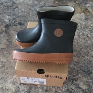 L&P Size 7 Baby Boy NEW Black and Brown Rain Boots